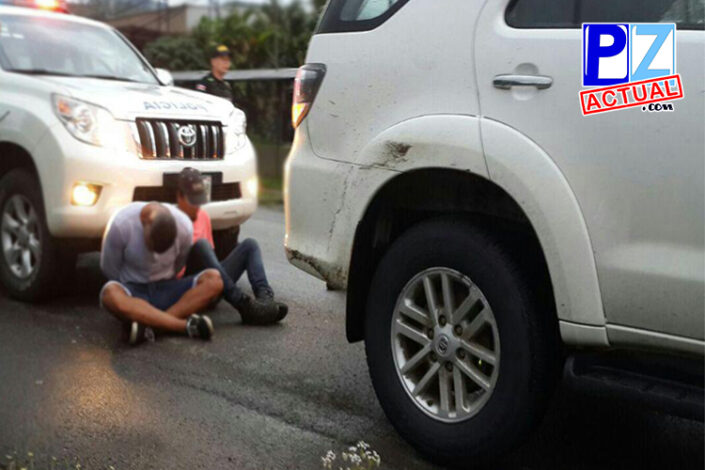 Sospechosos auto robado