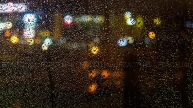 Imagen muestra lluvia sobre vidrio