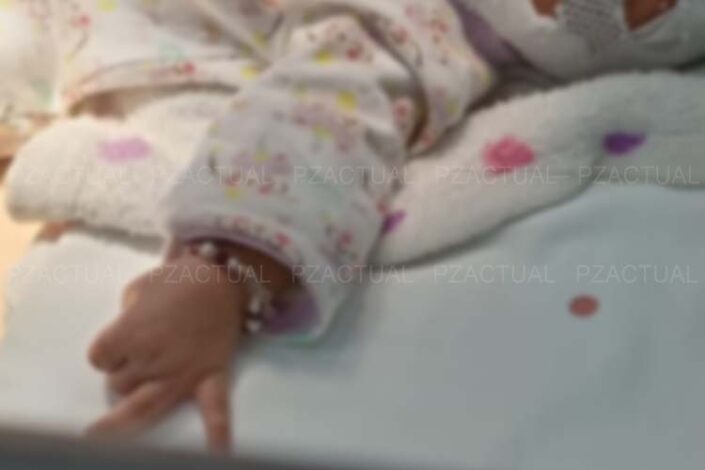 Imagen muestra bracito de bebé recién nacida.