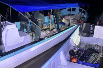 IMAGEN MUESTRA LANCHA CON DROGA