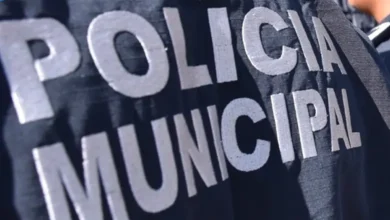 Imagen muestra frase Policía Municipal