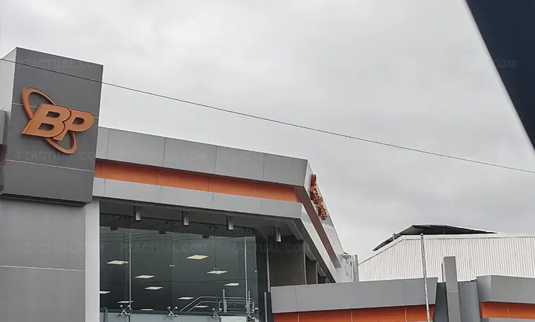 Imagen muestra fachada del Banco Popular