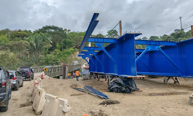 Puente sobre Rio Pacuar