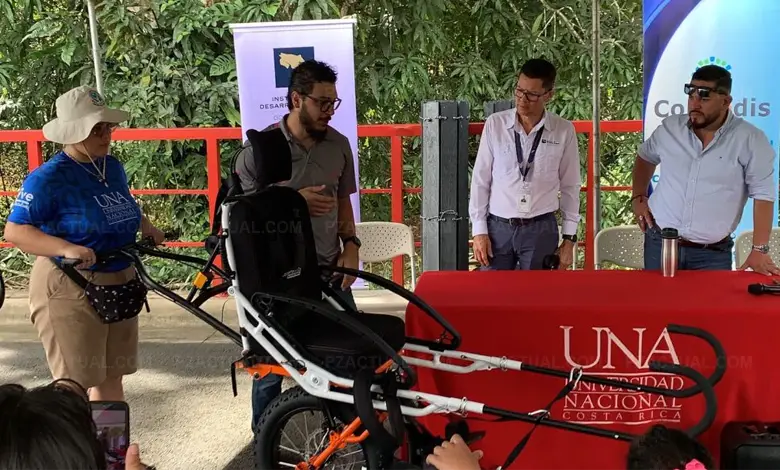 Equipo turismo sin exclusión entrega