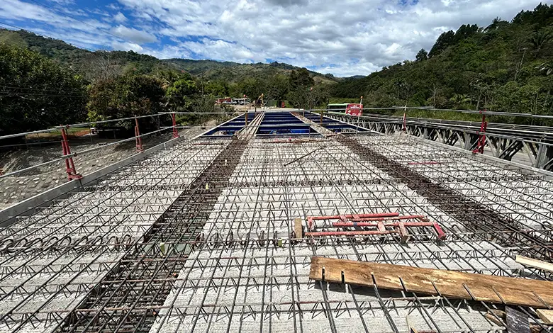 Paso solo para vehículos livianos en puente de La Palma2