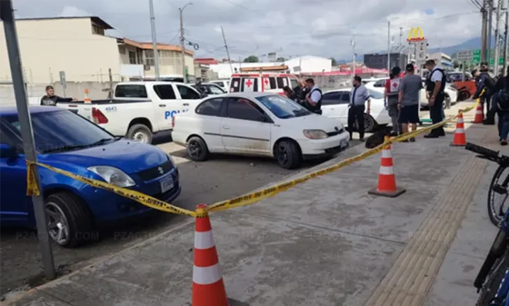 Imagen de escena en las afueras de Tribunales